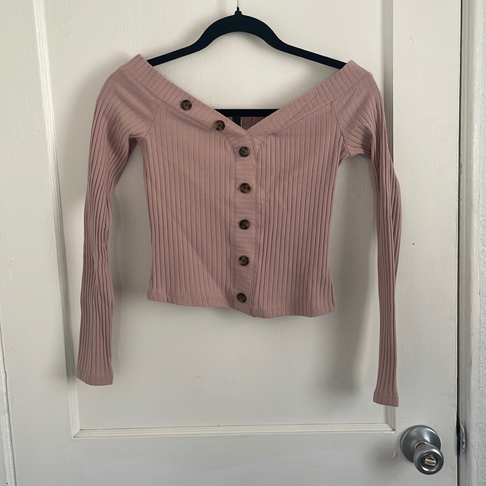 cropped off the shoulder top!! 💗